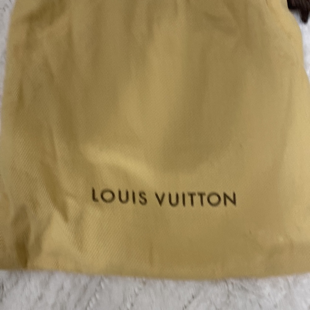 Louis Vuitton red patent belt - Picture 5 of 7